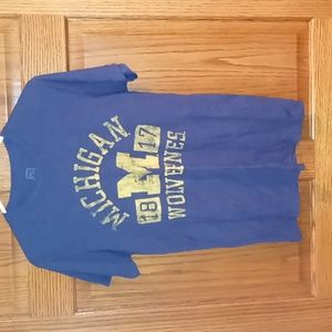 Mens Michigan Wolverines shirt